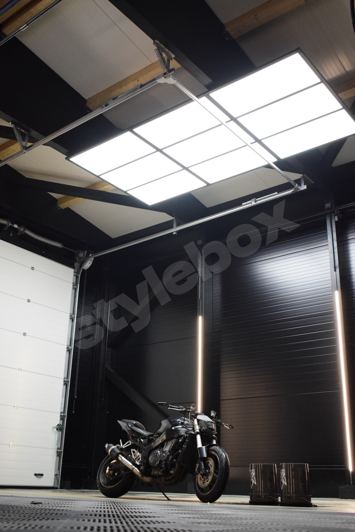 9-led-panel-photo-by-autofixJTakanen_781dbc48-ee57-4e72-a9a8-278b270b85cb - Stylebox